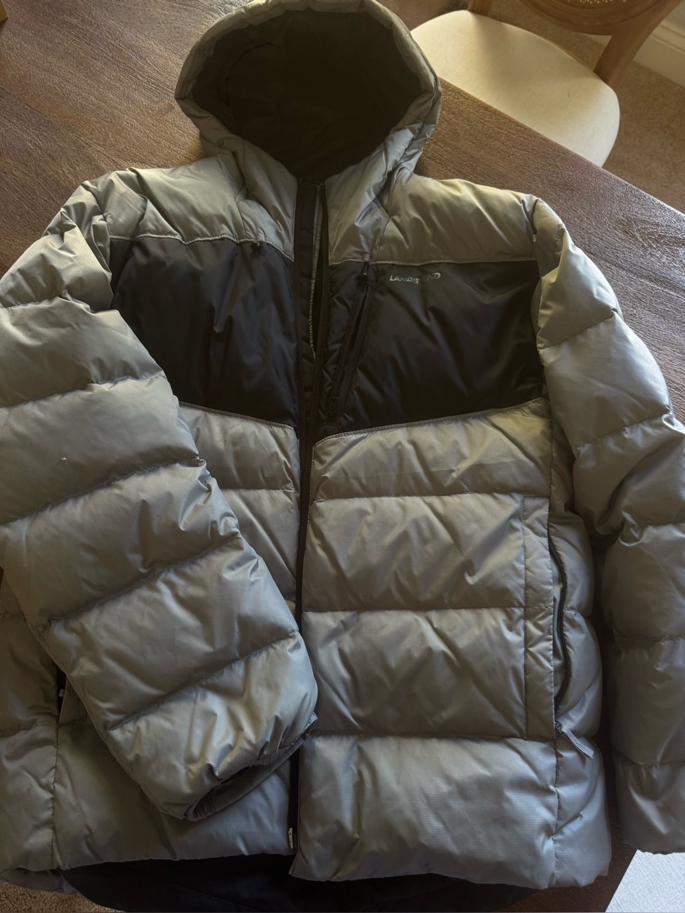 Lands End Men's Medium Hooded Puffer Jacket Light Gray and Black